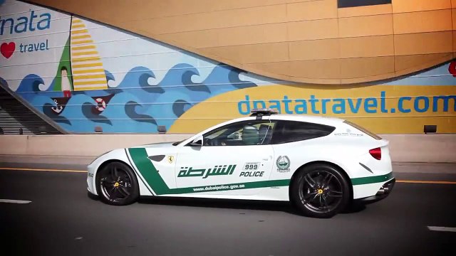 Les voitures de sport luxueuses de la police de Dubaï