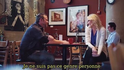 Quand une jolie blonde piège des hommes au volant de sa Ford Mustang