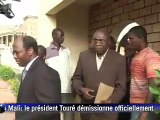 Mali: le président Touré a démissionné, des islamistes revendiquent le rapt de diplomates