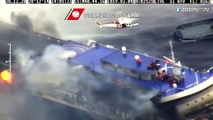 Ferry en feu: les passagers pris au piège