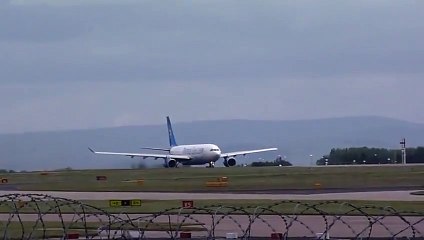 Le moteur d'un A330 explose au décollage