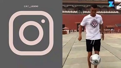Cristiano joue avec son ballon dans la Cité Interdite