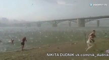 Russie: impressionnante tempête de grêle