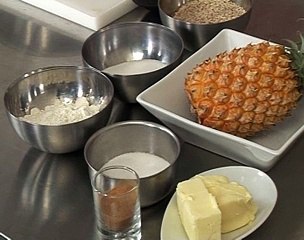 Crumble d'ananas au caramel et vanille bourbon