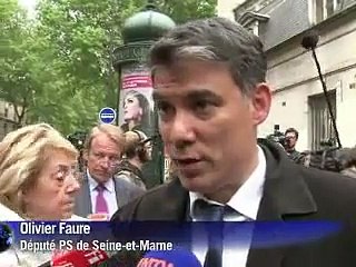 Hollande salué par la majorité, étrillé par la droite et la gauche de la gauche