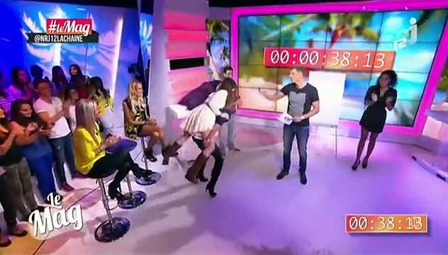 Le Mag d'NRJ 12 : Capucine Anav se retrouve les fesses à l'air en direct