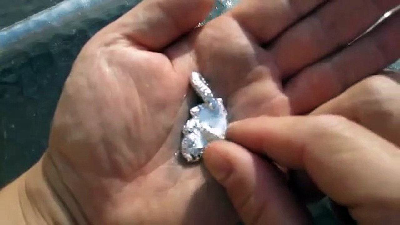 Découvrez le gallium, ce métal qui fond dans la main !