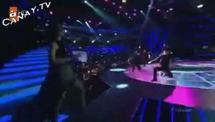 Une animatrice de télé turque virée à cause de son décolleté trop plongeant !