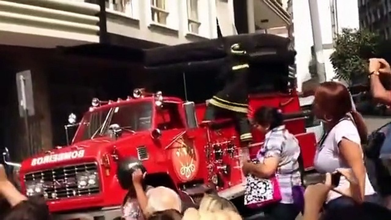 Le mari rentre plus tôt, l'amant s'échappe par la fenêtre