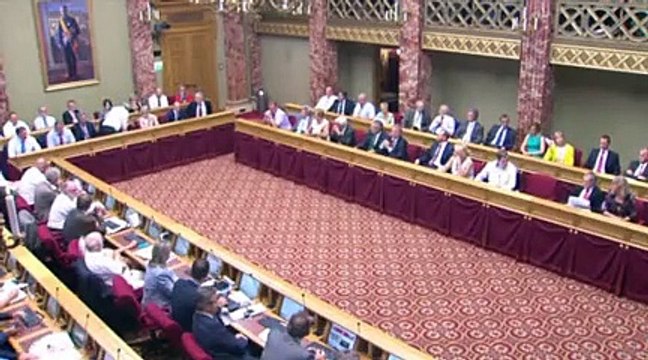 Juncker, rattrapé par un scandale, démissionne