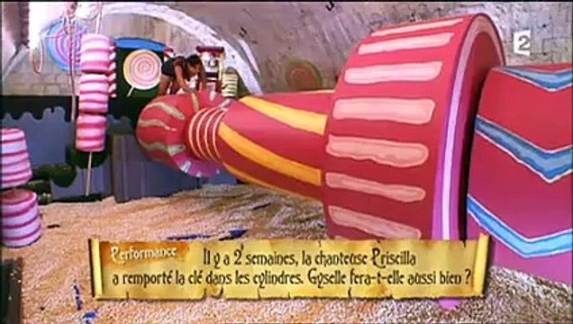 Gyselle Soares sexy dans l'épreuve des cylindres de Fort Boyard