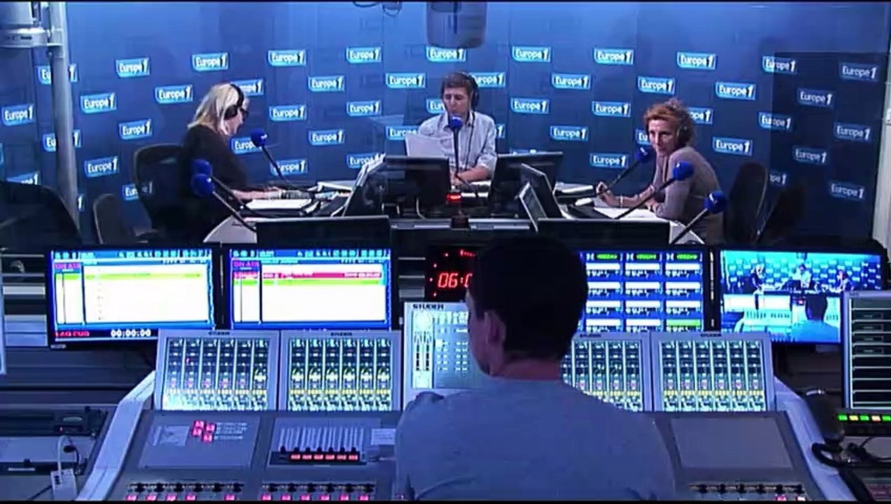 Jean-Yves Le Drian et Valérie Trierweiler dans la voix de Nicolas Canteloup... Voici le zapping matin !