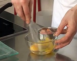 Maki à l'omelette et au saumon fumé