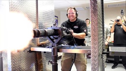 Une mitrailleuse lourde tire mille coups à la minute