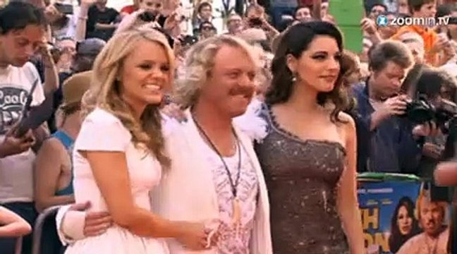 Kelly Brook affriolante et sexy pour New Look