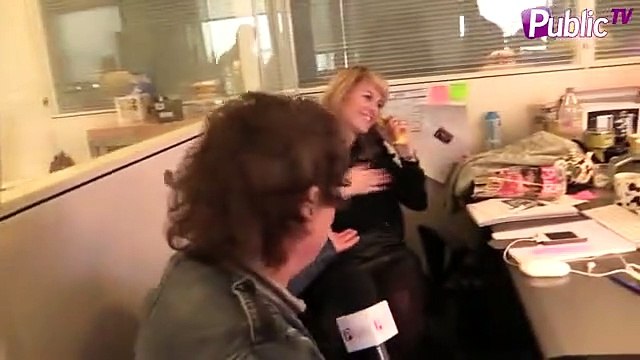 Exclu Vidéo : Bernard Minet : quand le Musclé fait chanter la rédac' de Public...