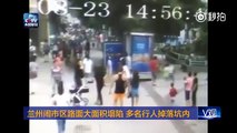 Chine : un trou béant s'ouvre sous les pieds des passants