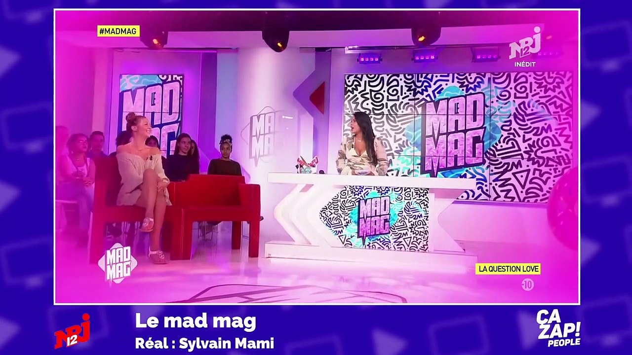 Chaud devant ! Une candidate habillée... en feuilles de palmier !