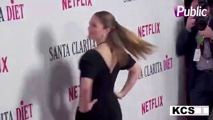 Vidéo : Drew Barrymore : Ravissante à la première de "Santa Clarita Diet" !