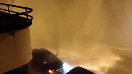 Un jet d'eau de 15 mètres en pleine rue