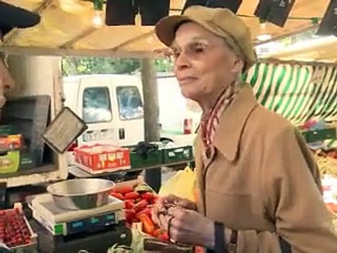 A Paris, la police sensibilise les vieilles dames sur les vols de colliers