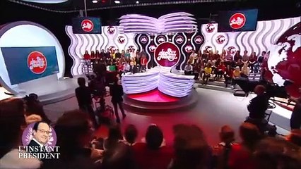 Gros moment de gêne au Salon du Livre : François Hollande demande des nouvelles d'un auteur mort !