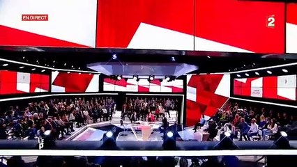 Un mois après son accouchement, Léa Salamé fait son retour à l'antenne, plus radieuse que jamais !