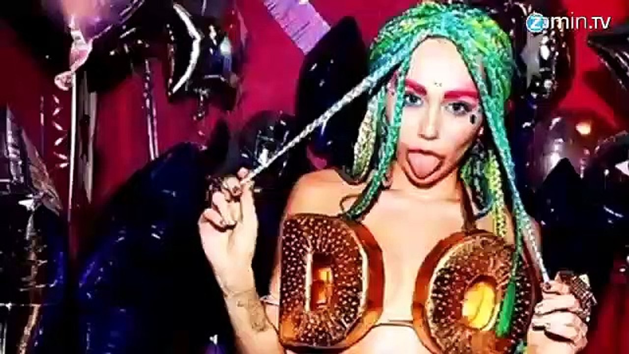 Mais que fait Pamela Anderson avec Miley Cyrus ?