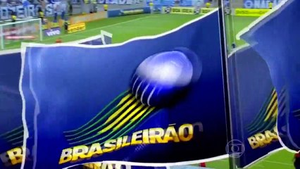 Football : une supporter sexy en montre un peu trop