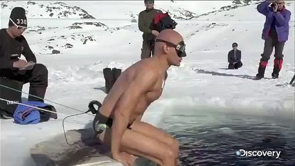 Le nouveau record du monde de plongée en apnée sous la glace