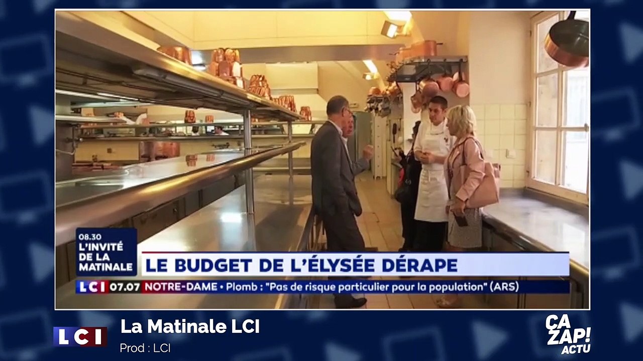 Un avion fait un amerrissage d'urgence sur une plage