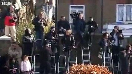 Kate Middleton montre son ventre arrondi !