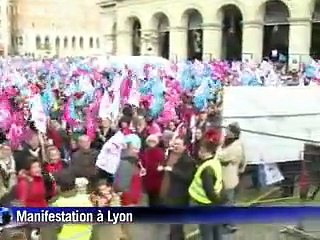 Les anti-mariage homo défilent en France et maintiennent la pression