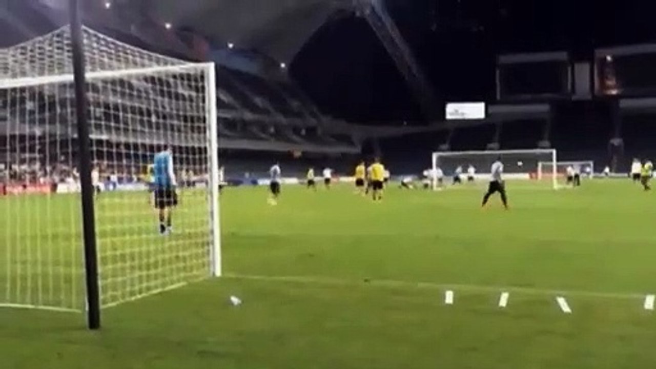 L'incroyable but "kung-fu" de Zlatan Ibrahimovic à Hong Kong