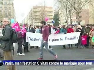 Les anti-mariage gay chantent la famille "papa-maman" dans les rues de Paris