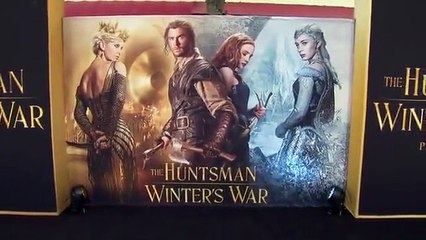 Exclu Vidéo : Charlize Theron : un diamant à l’état brut à l’avant première du film Le Chasseur et La Reine des Glaces !