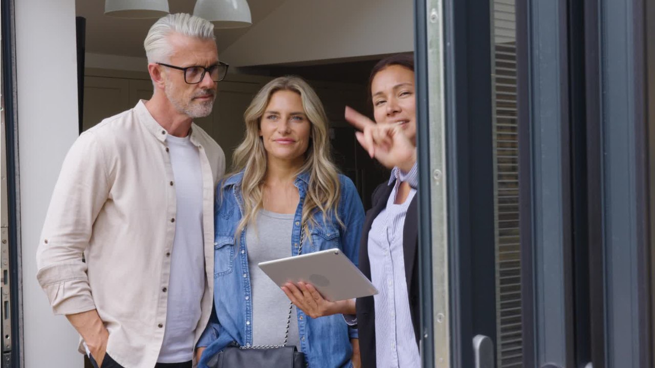 Plombée par la crise du logement, Valérie, agent immobilier, dévoile ses pertes de revenus