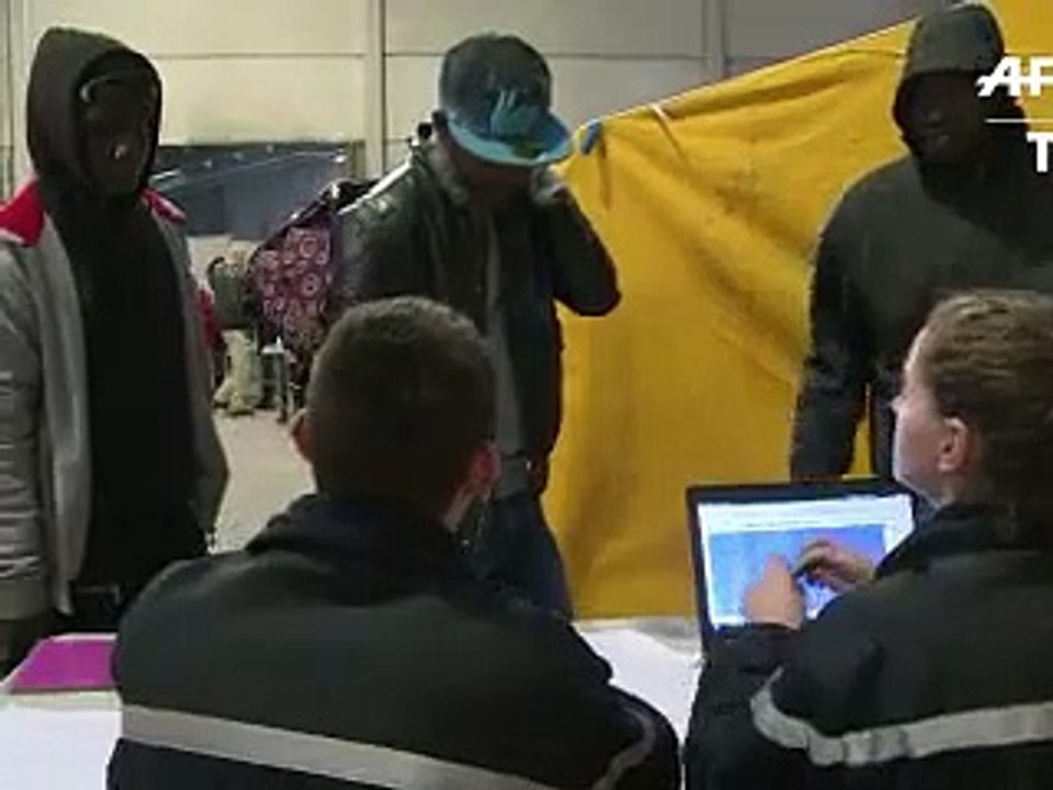 De Calais à Nogent-le-Rotrou, les migrants rêvent d'"une nouvelle vie"