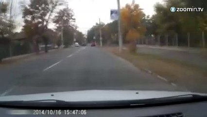 Il ruine son Audi Q7 sur un pylône électrique!