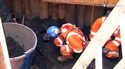 Les os, vestiges de la peste noire à Londres