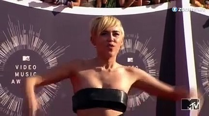 Miley Cyrus encore nue sur Instagram!