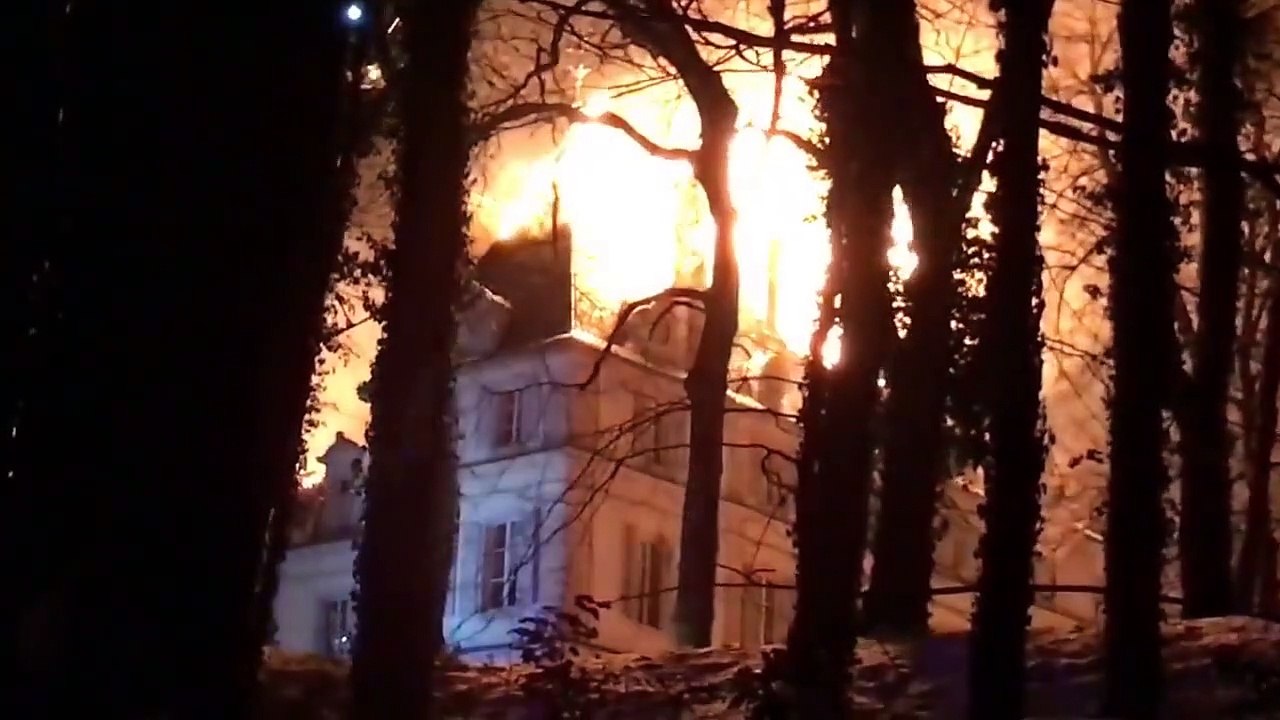 Château de Divonne les Bains en feu