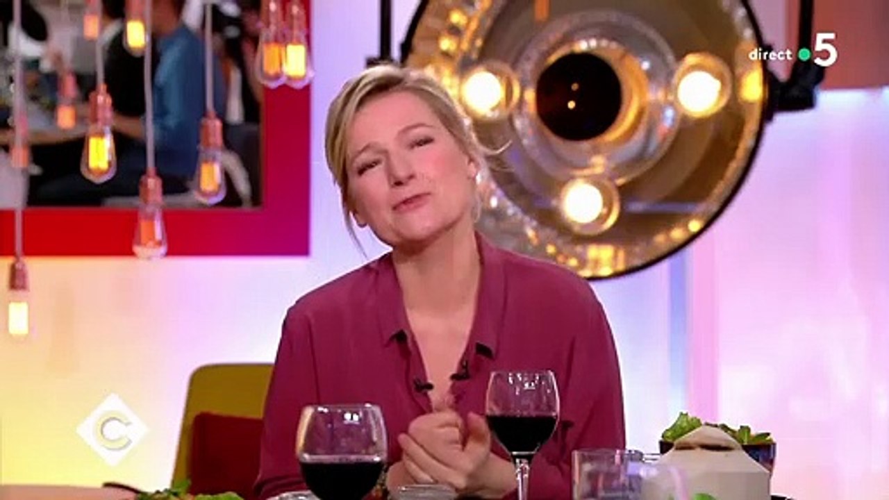 Anne-Elisabeth Lemoine boit un verre de rhum dans C à vous - Vidéo ...