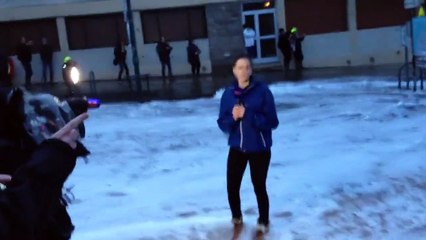 Fanny Agostini de BFMTV se prend une grosse vague en plein direct