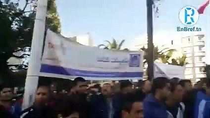 Public (bad) Buzz : un fan de PNL menace de se suicider : "un concert ou je saute" !