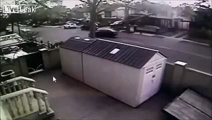 Une Lamborghini se coupe en deux lors d'un accident