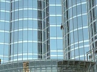 Dubaï: ascension de la plus haute tour du monde par le Spiderman français