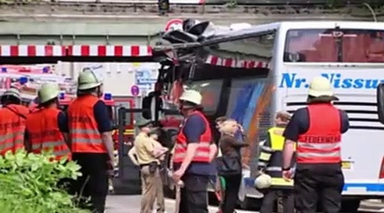 Le bus était trop haut pour passer sous le pont