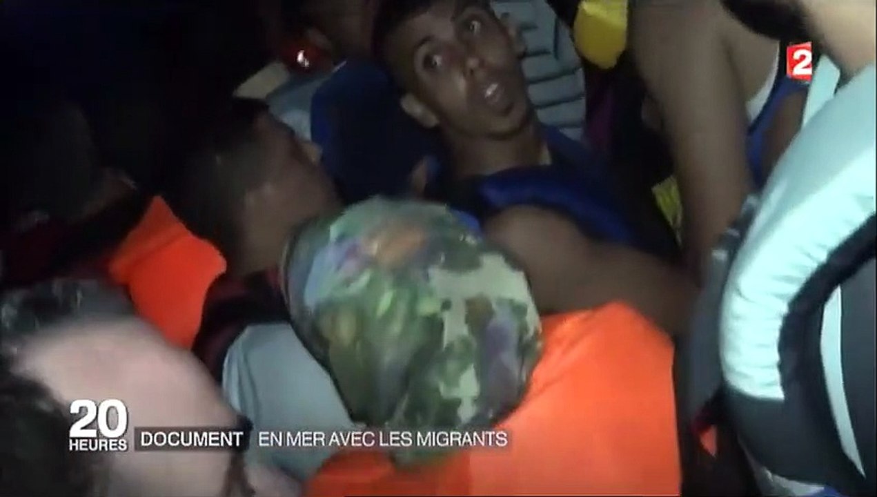 En mer avec les migrants : des journalistes de...