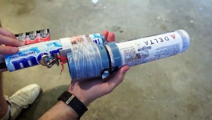 Il fabrique une arme de fortune pour déjouer les contrôles de sécurité des aéroports